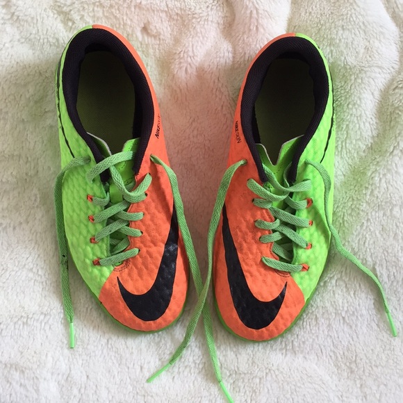 nike futsal shoes hypervenom